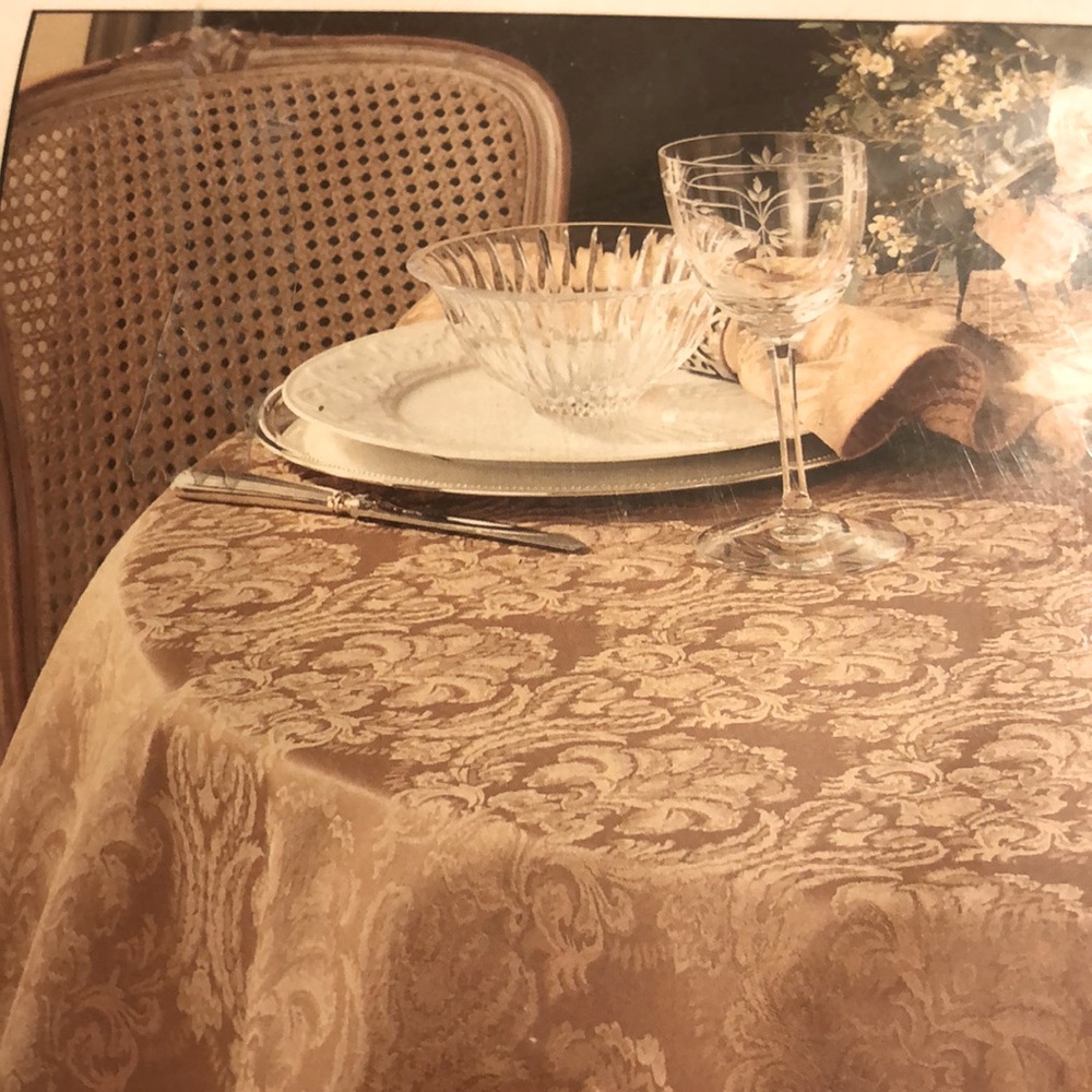 BRUSSELS Damask Table Linen / Gold